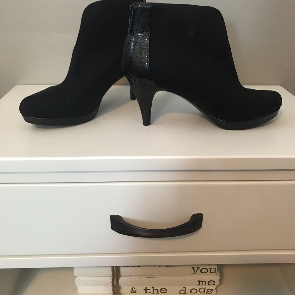 NWOT Bandolino Stiletto Booties